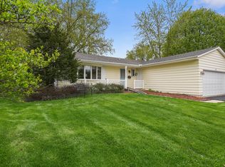 517 S Hubbard St, Algonquin, IL 60102