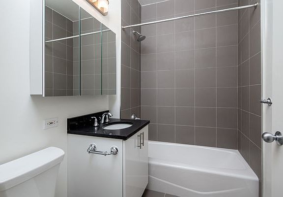 5th image of 520 W 43rd St APT 4B