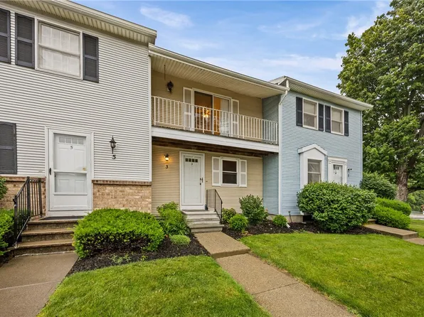 3 Southfield Dr, Webster, NY 14580