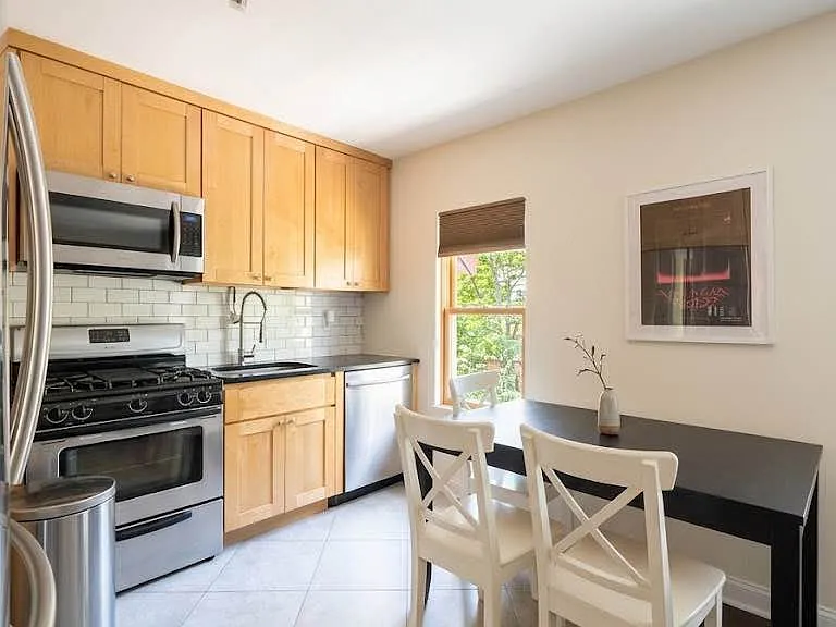 213 Eckford St #2R — Photo 5