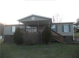 107 Willard Dr, Poca, WV 25159