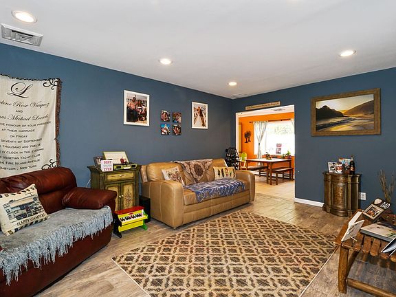 5th image of 1668 Dogwood St