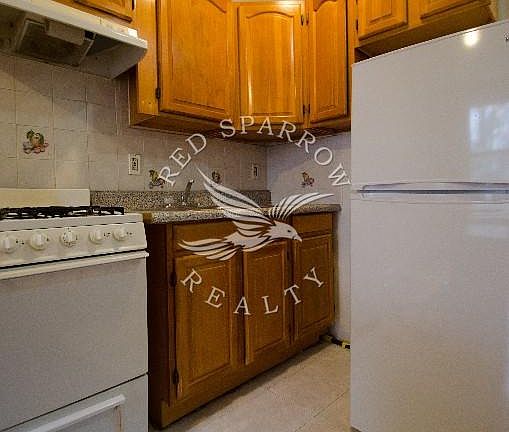 5th image of 811 Lexington Ave APT 5R