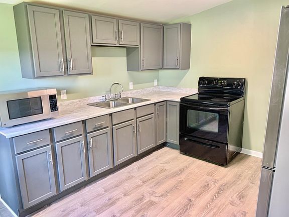2nd image of 801 E 5th St #B