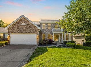 208 Vonbehren Dr, Chesterfield, MO 63005