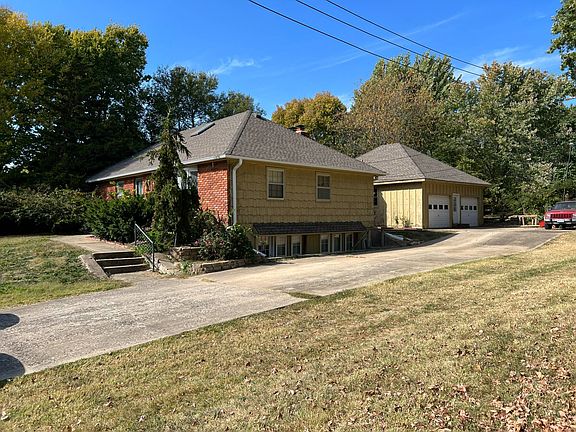 3rd image of 504 W Lucy Webb Rd
