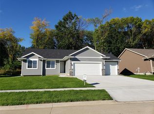 1924 Shady Grove Rd SW, Cedar Rapids, IA 52404