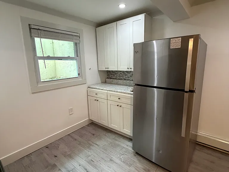 3 Rossmore Ave #3 — Photo 2