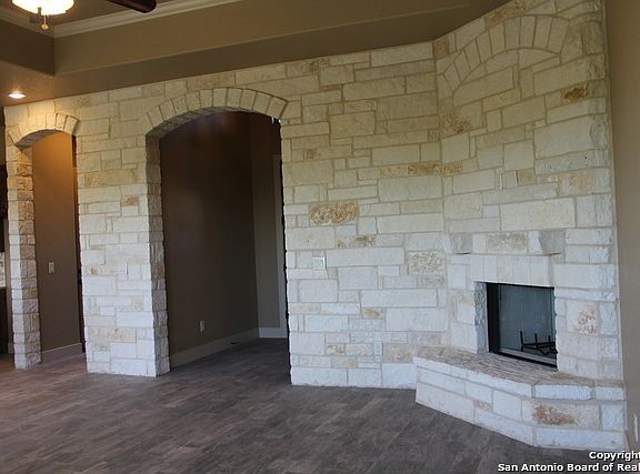 5th image of 2722 Royalwood Dr