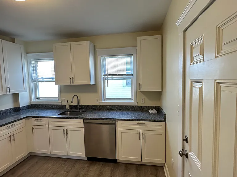 35 George St #3 — Photo 3