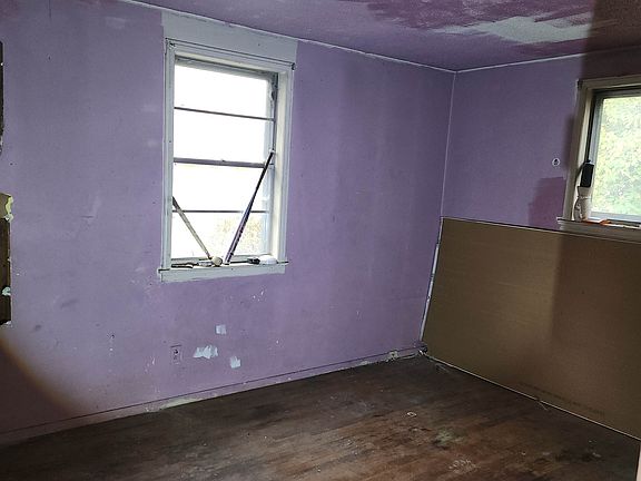 5th image of 361 W Essex Ave