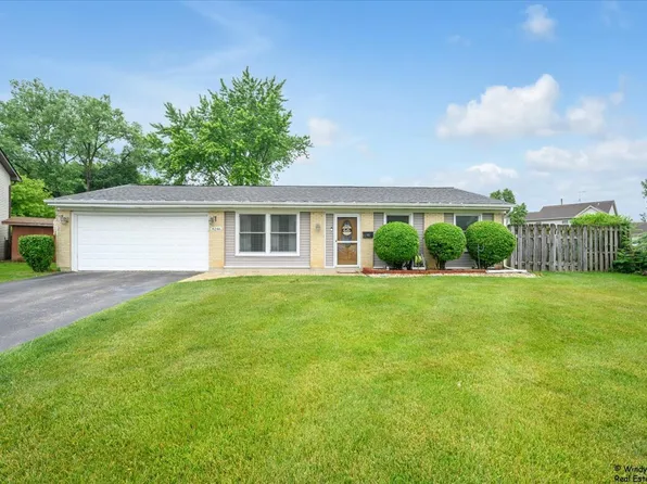 8246 N Applewood Ct, Hanover Park, IL 60133