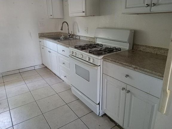 5th image of 3115 N Mariposa St #3115
