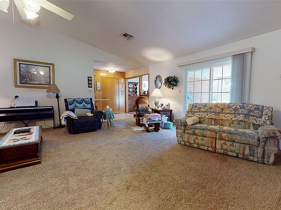 4th image of 1916 Green Meadows Dr