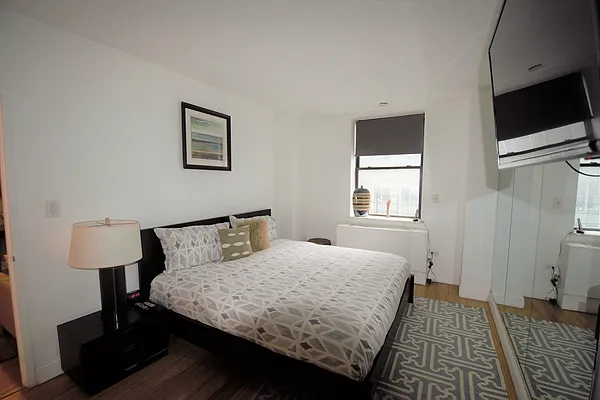 Rented by Global Realty Opportunities | media 34