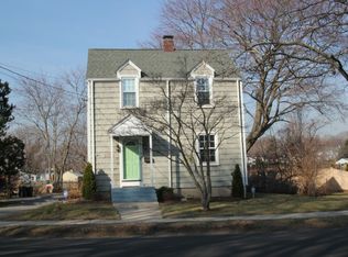 224 Riverside Dr, Fairfield, CT 06824