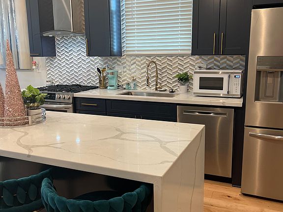 4th image of 1121 Bartholomew St #1