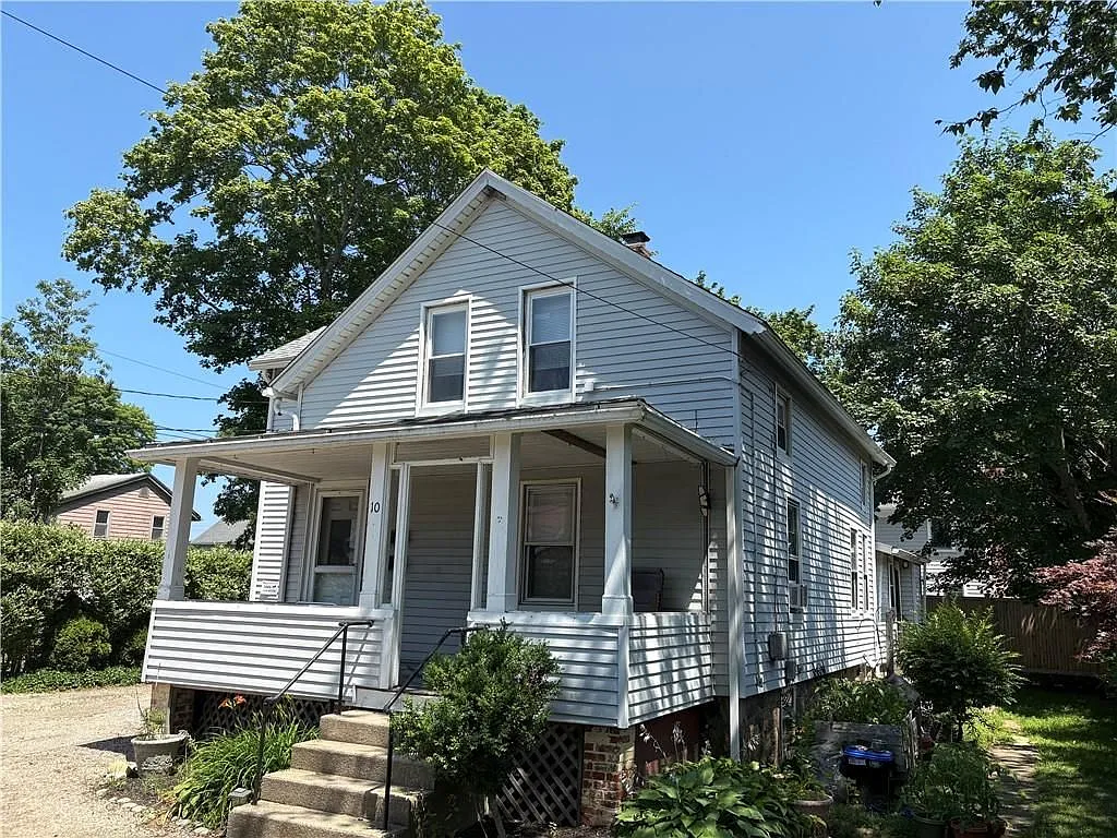 2 bed, 1.0 bath, 870 sqft, $2,400 — Photo 1