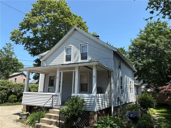 10 Robinson St #A, Narragansett, RI 02882