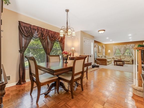 3rd image of 34 Pond Ridge Dr
