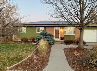 704 S Newark Ct, Aurora, CO 80012