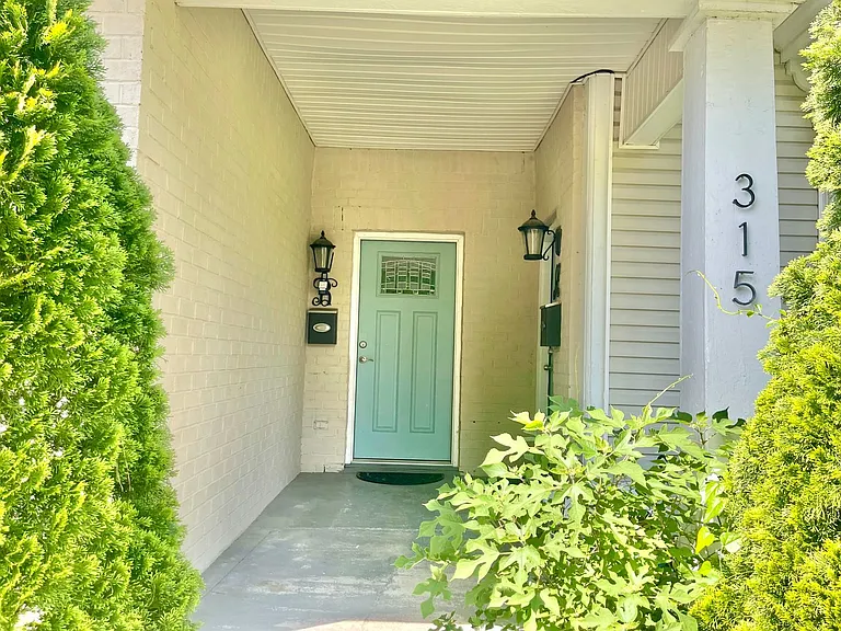 315 Grace St — Photo 3