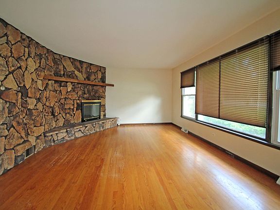 2nd image of 5201 Oak St