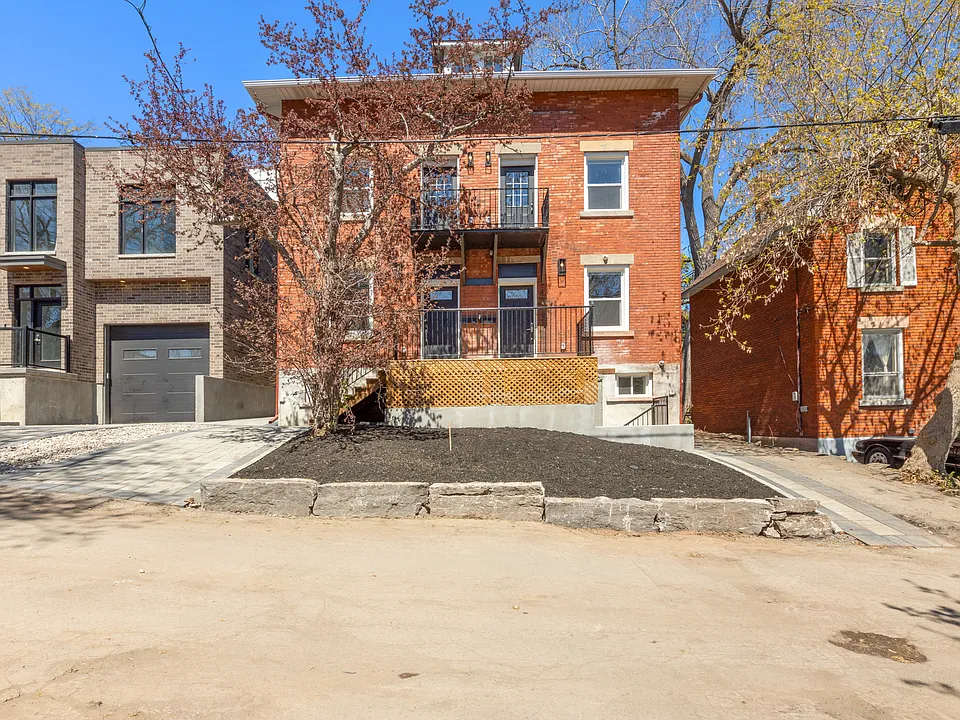 447 Green Ave