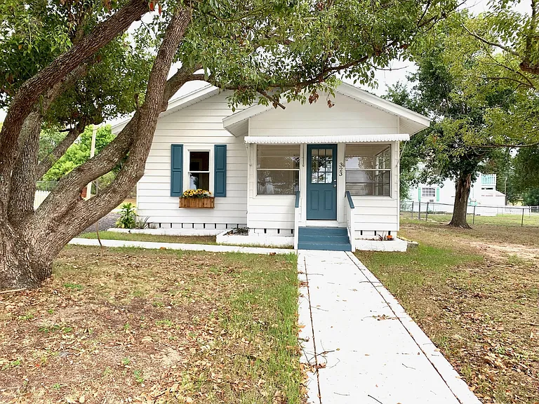 323 Matlo Ave — Photo 1