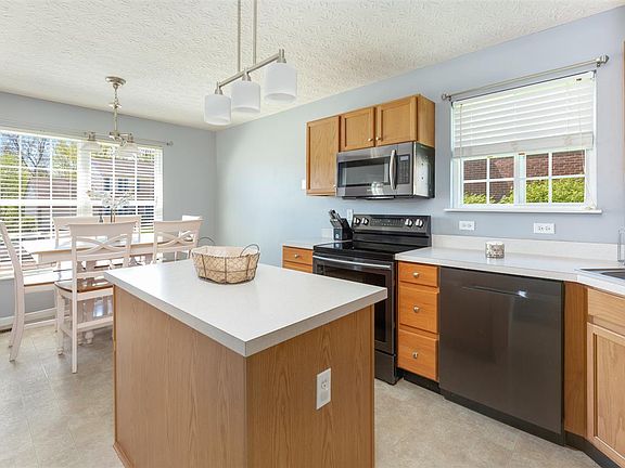 4th image of 258 Macy Ct