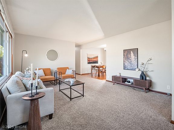 3rd image of 501 SE Lawrence Dr