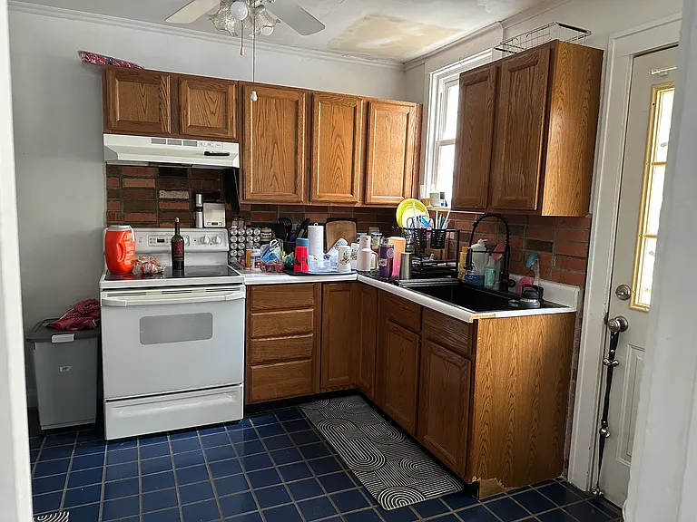 1121 Burr Ave — Photo 6