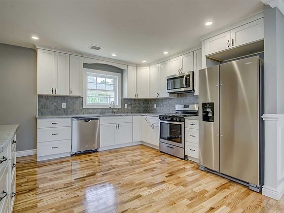 4th image of 424 Jefferson Ave