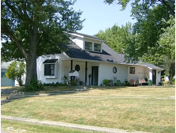 4 E 6th St photo 1