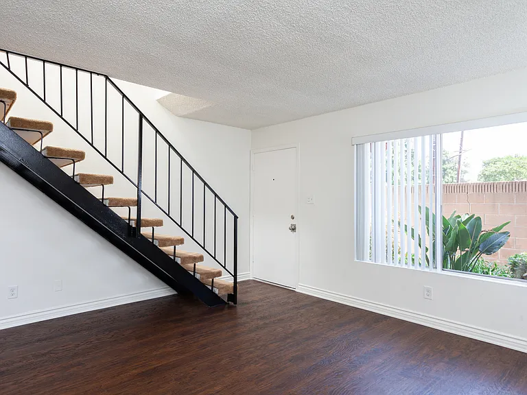 Sonoma Apartments — Photo 9