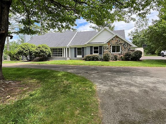 2nd image of 109 Winding Way Ln