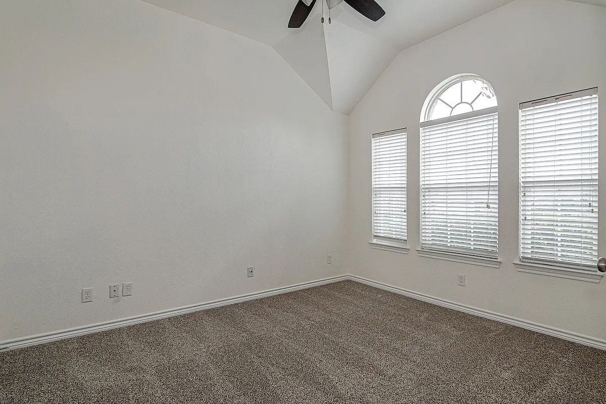 Building Photo - 1140 Hidden Meadow Dr