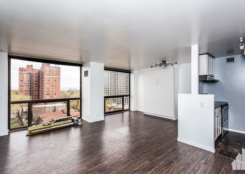 1st image of 4343 N Clarendon Ave #110