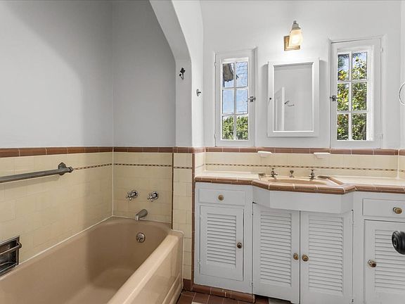 5th image of 1884-86 Silver Lake Blvd #1886