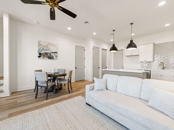 315 Sandstone Ave #102