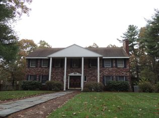 10 Crestwood Rd, North Reading, MA 01864