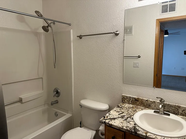 1221 University Ave #D-202 — Photo 15