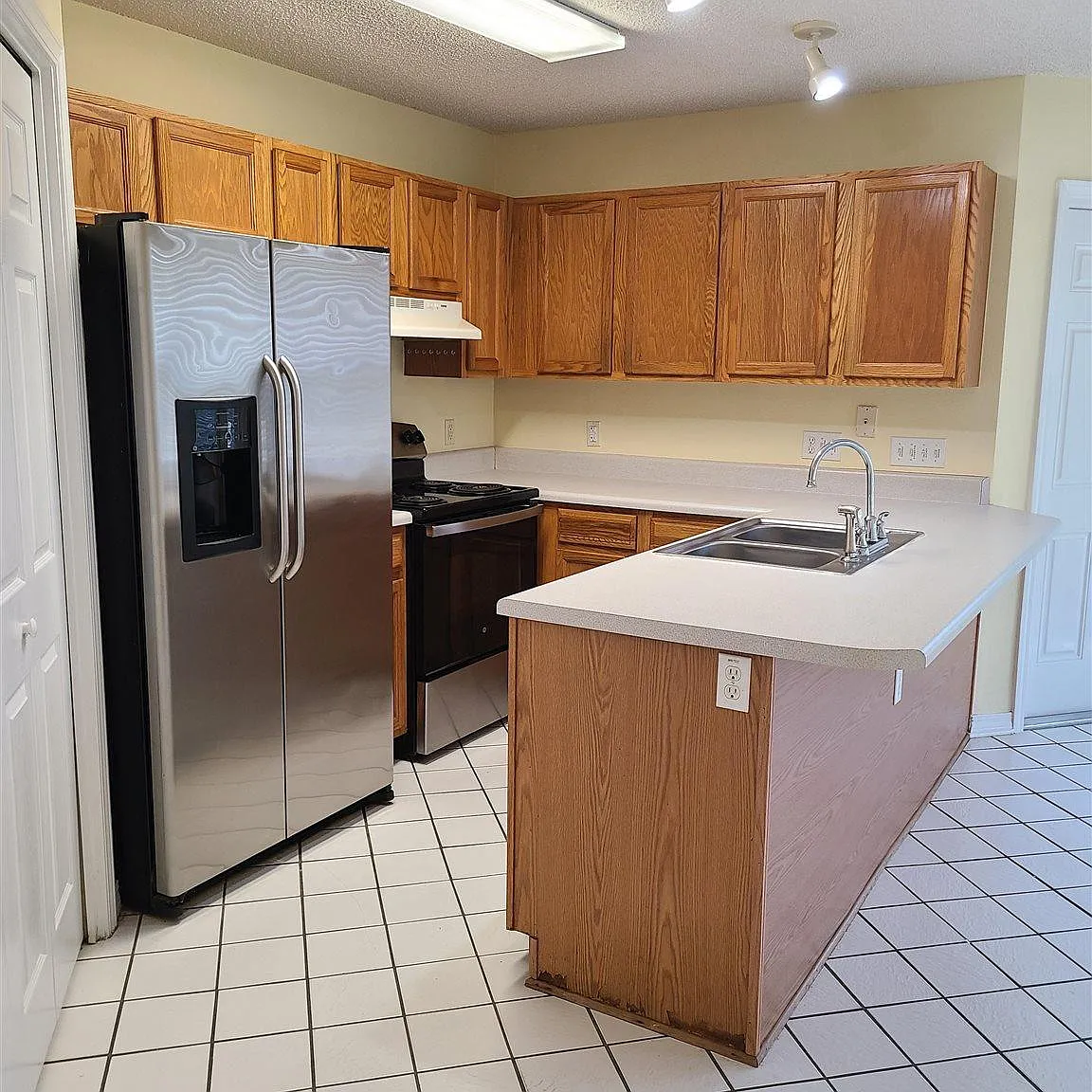 3 bed, 2.0 bath, 1331 sqft, $1,850 — Photo 4