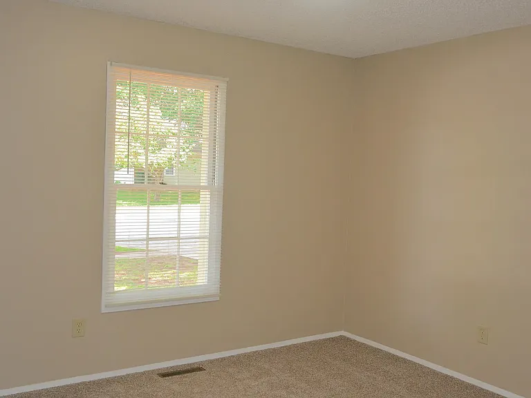 2677 S Grant Ave — Photo 8