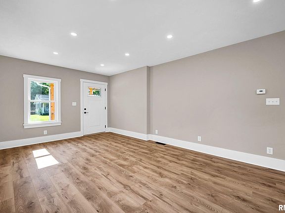 5th image of 4435 N Constantine Ave