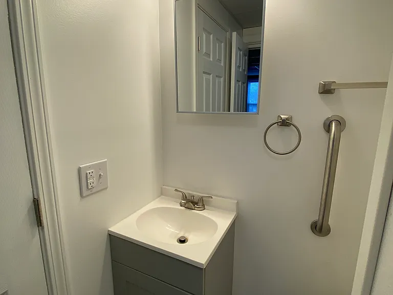 1004 Rebecca St — Photo 27