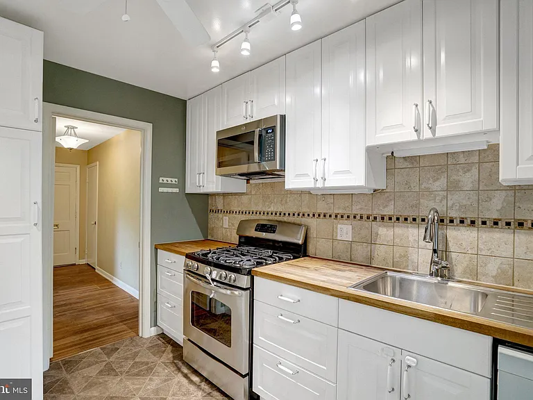 821 N Latham St — Photo 20
