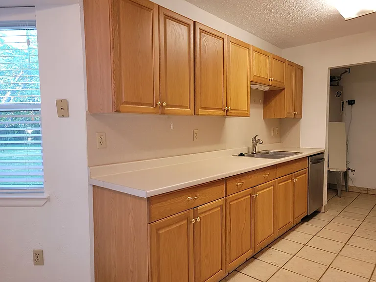 1000 Springdale Rd — Photo 5