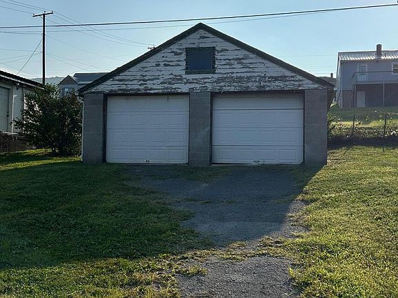 3rd image of 729 N Beverly Ave
