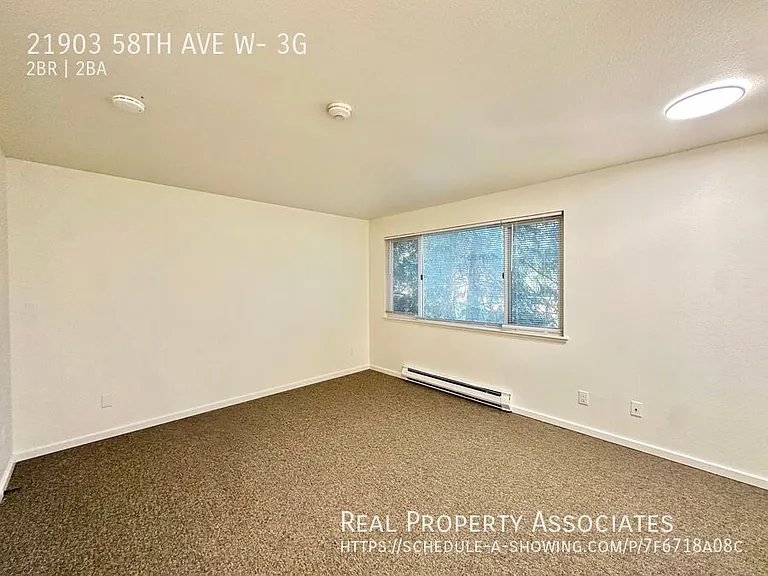 Hillcrest — Photo 28